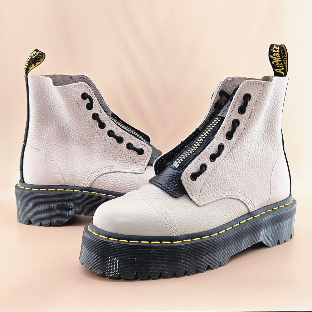 Dr. Martens Size 9 vintage Taupe Sinclair Platform Leather Boots NWOT Streetwear